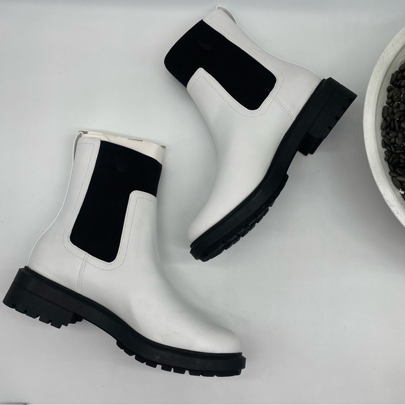 ALFANI Women's Tackoma Lug soles pullover Booties in white faux leather size 6.5 - Picture 3 of 8